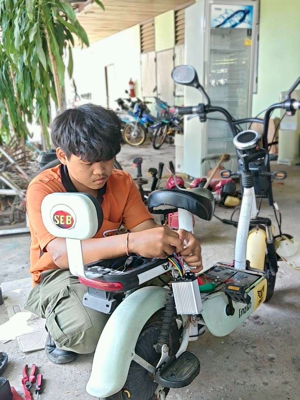 ซ่อมหน้าร้าน